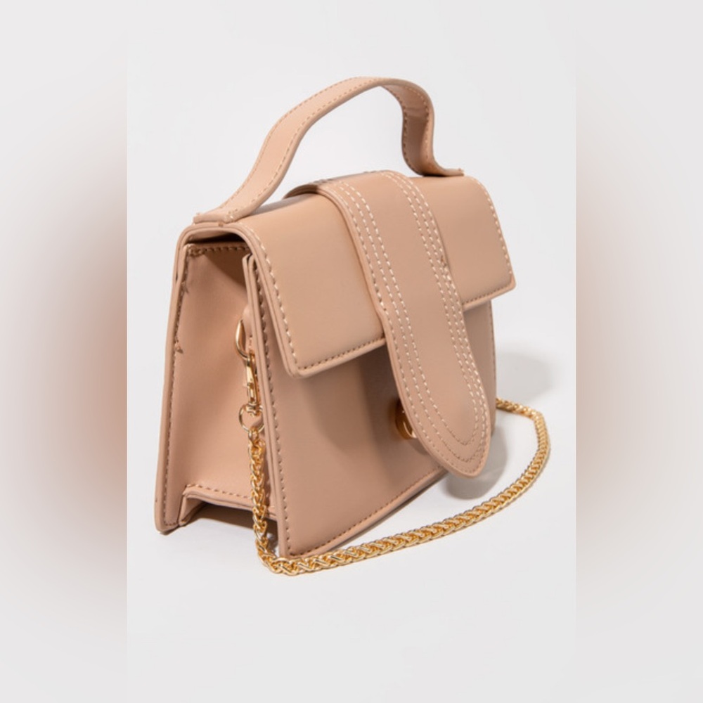 Francesca's Collections Beige Crossbody Bag with Gold Chain